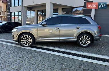 Внедорожник / Кроссовер Audi Q7 2016 в 