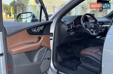 Внедорожник / Кроссовер Audi Q7 2018 в 