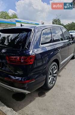 Внедорожник / Кроссовер Audi Q7 2016 в 