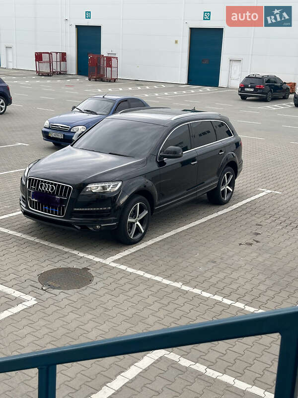 Внедорожник / Кроссовер Audi Q7 2010 в 