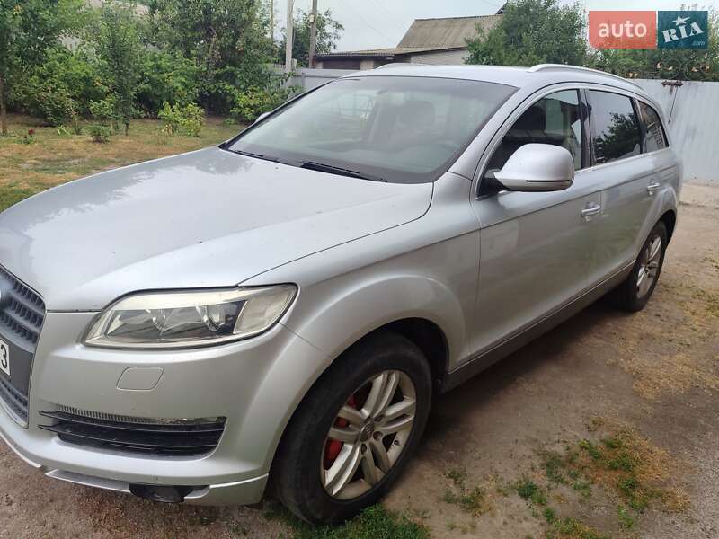 Внедорожник / Кроссовер Audi Q7 2007 в 