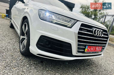Внедорожник / Кроссовер Audi Q7 2017 в 