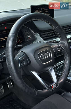 Позашляховик / Кросовер Audi Q7 2018 в 
