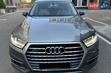 Позашляховик / Кросовер Audi Q7 2015 в 