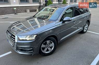 Позашляховик / Кросовер Audi Q7 2015 в 