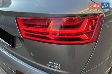 Позашляховик / Кросовер Audi Q7 2015 в 