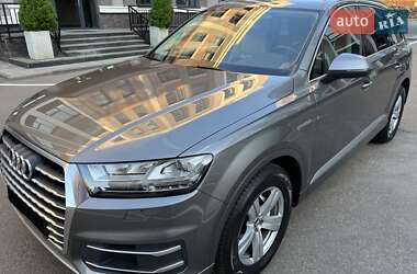 Позашляховик / Кросовер Audi Q7 2015 в 