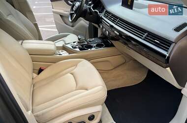 Позашляховик / Кросовер Audi Q7 2015 в 