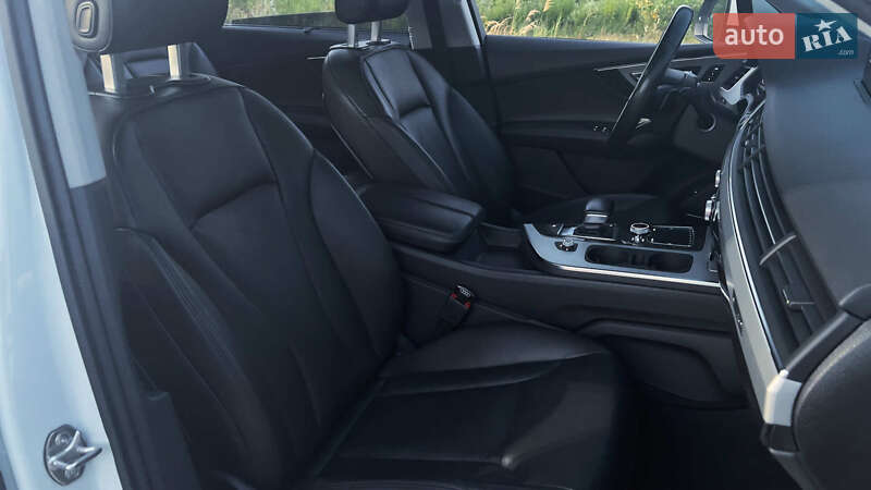 Позашляховик / Кросовер Audi Q7 2017 в Чернівцях