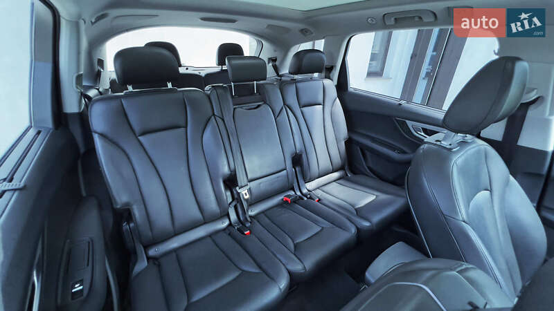 Позашляховик / Кросовер Audi Q7 2017 в Чернівцях