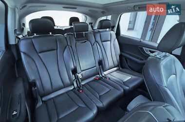 Внедорожник / Кроссовер Audi Q7 2017 в 