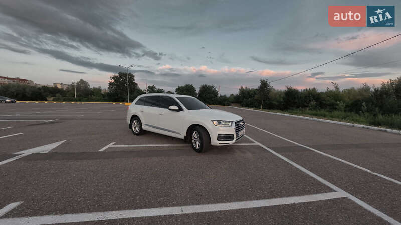Позашляховик / Кросовер Audi Q7 2017 в Чернівцях