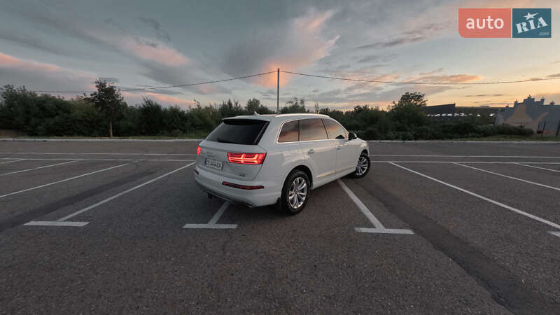 Позашляховик / Кросовер Audi Q7 2017 в Чернівцях