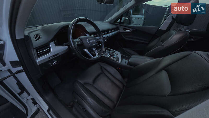 Позашляховик / Кросовер Audi Q7 2017 в Чернівцях