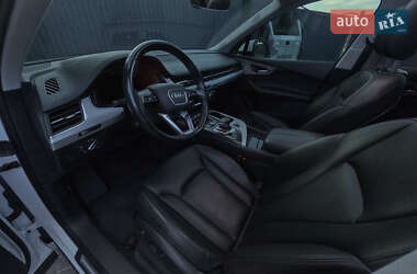 Внедорожник / Кроссовер Audi Q7 2017 в 