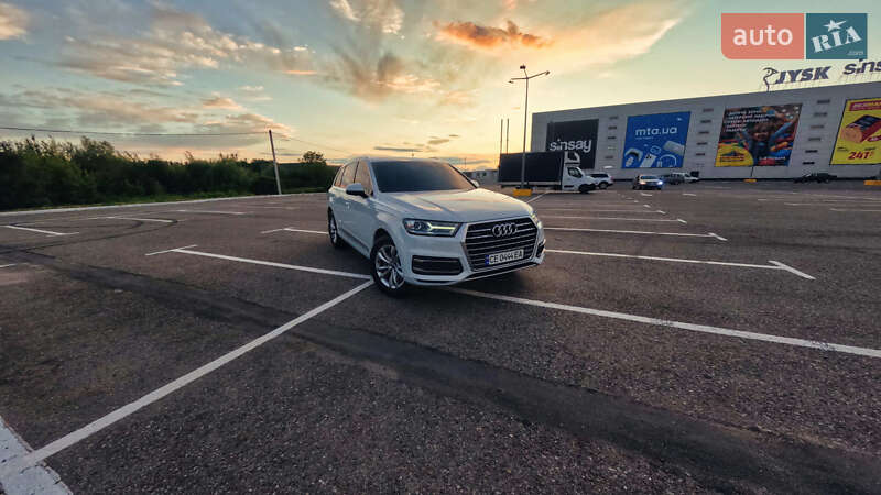 Позашляховик / Кросовер Audi Q7 2017 в Чернівцях