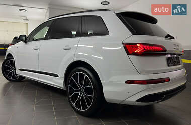 Внедорожник / Кроссовер Audi Q7 2020 в 