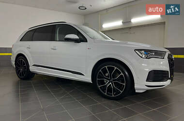 Внедорожник / Кроссовер Audi Q7 2020 в 