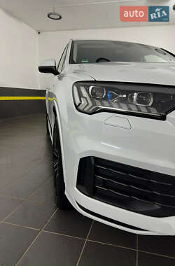 Внедорожник / Кроссовер Audi Q7 2020 в 