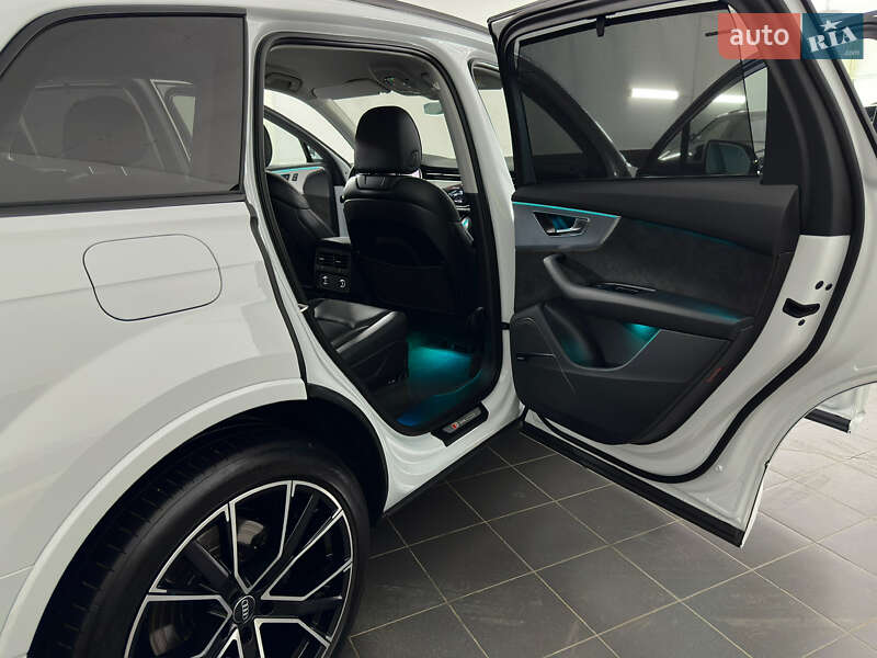 Внедорожник / Кроссовер Audi Q7 2020 в Казатине