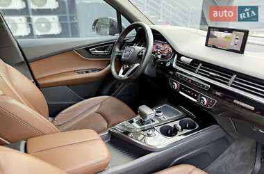 Позашляховик / Кросовер Audi Q7 2017 в 
