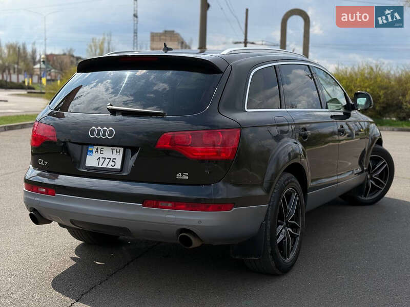 Позашляховик / Кросовер Audi Q7 2007 в Кривому Розі