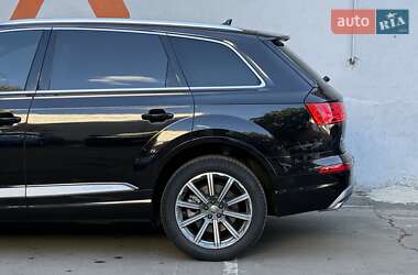 Внедорожник / Кроссовер Audi Q7 2017 в 