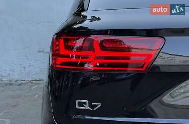 Внедорожник / Кроссовер Audi Q7 2017 в 