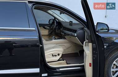 Внедорожник / Кроссовер Audi Q7 2017 в 