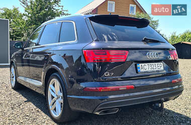 Внедорожник / Кроссовер Audi Q7 2016 в 