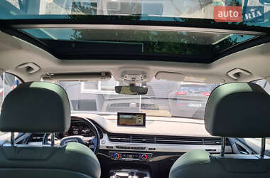 Внедорожник / Кроссовер Audi Q7 2016 в 