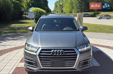 Внедорожник / Кроссовер Audi Q7 2017 в 
