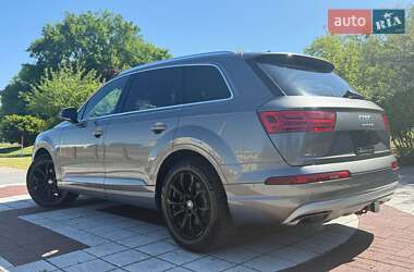 Внедорожник / Кроссовер Audi Q7 2017 в 