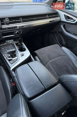 Внедорожник / Кроссовер Audi Q7 2017 в 