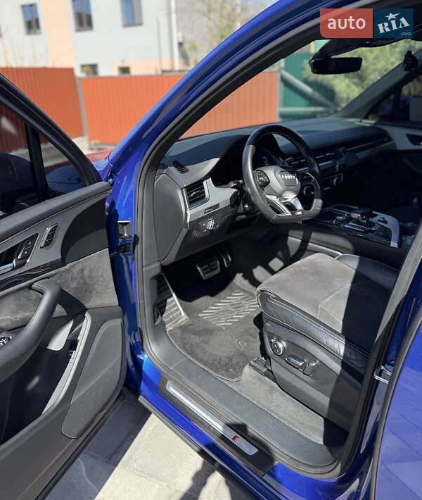 Позашляховик / Кросовер Audi Q7 2016 в Києві