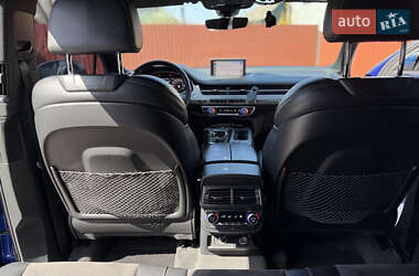 Внедорожник / Кроссовер Audi Q7 2016 в 