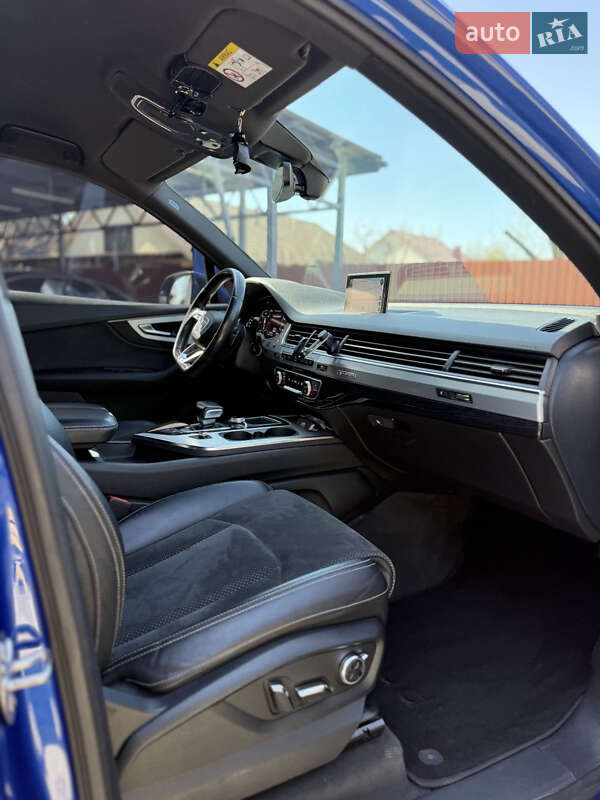 Позашляховик / Кросовер Audi Q7 2016 в Києві