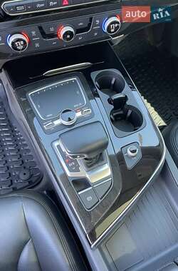 Внедорожник / Кроссовер Audi Q7 2018 в 