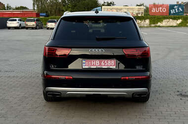 Внедорожник / Кроссовер Audi Q7 2017 в 