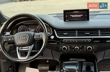 Внедорожник / Кроссовер Audi Q7 2017 в 