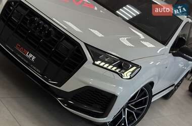 Позашляховик / Кросовер Audi Q7 2020 в 