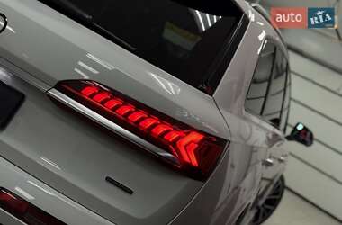 Позашляховик / Кросовер Audi Q7 2020 в 