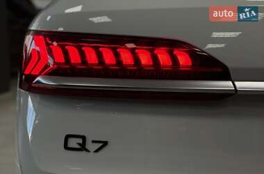 Позашляховик / Кросовер Audi Q7 2020 в 
