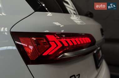 Позашляховик / Кросовер Audi Q7 2020 в 