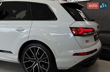 Позашляховик / Кросовер Audi Q7 2020 в 