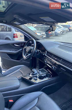 Внедорожник / Кроссовер Audi Q7 2018 в 
