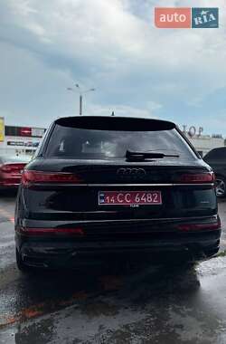 Внедорожник / Кроссовер Audi Q7 2022 в 