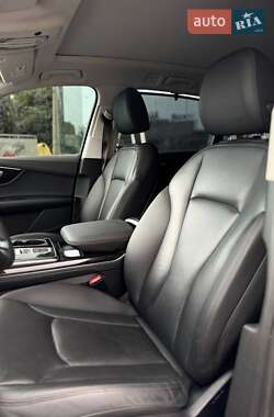 Внедорожник / Кроссовер Audi Q7 2022 в 