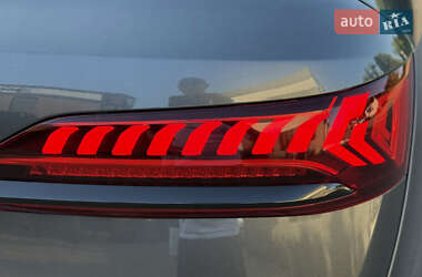 Внедорожник / Кроссовер Audi Q7 2021 в 
