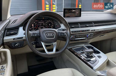 Внедорожник / Кроссовер Audi Q7 2016 в 